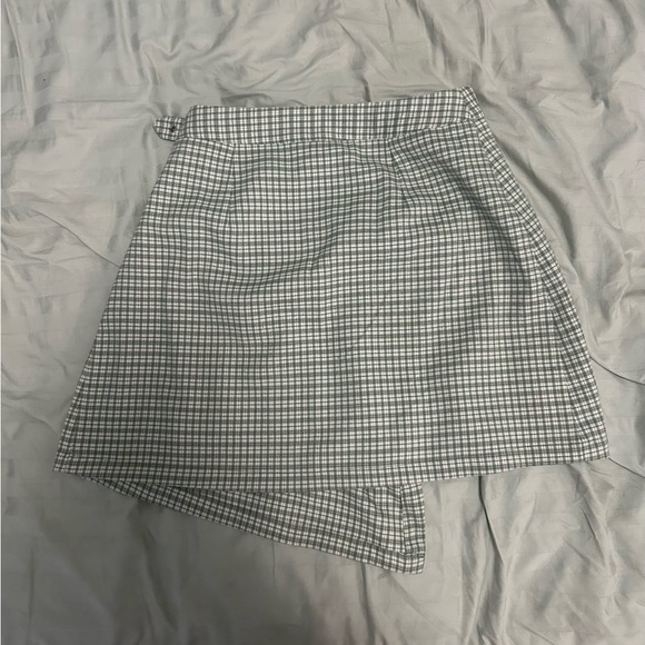 The cutest brandy Melville plaid mini skirt - Picture 6 of 6